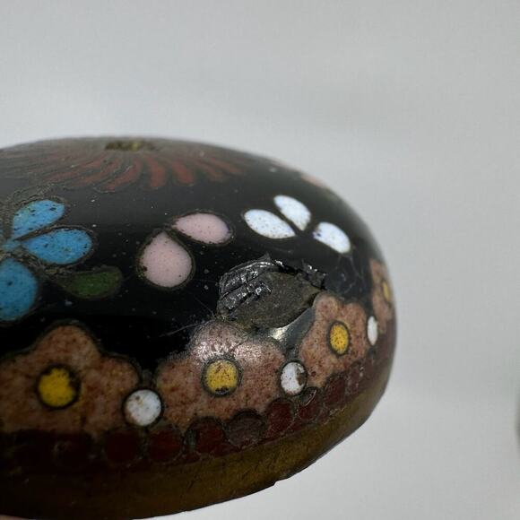 Antique Japanese Cloisonné Enamel Tripod Vessel with Lid - Picture 8 of 10